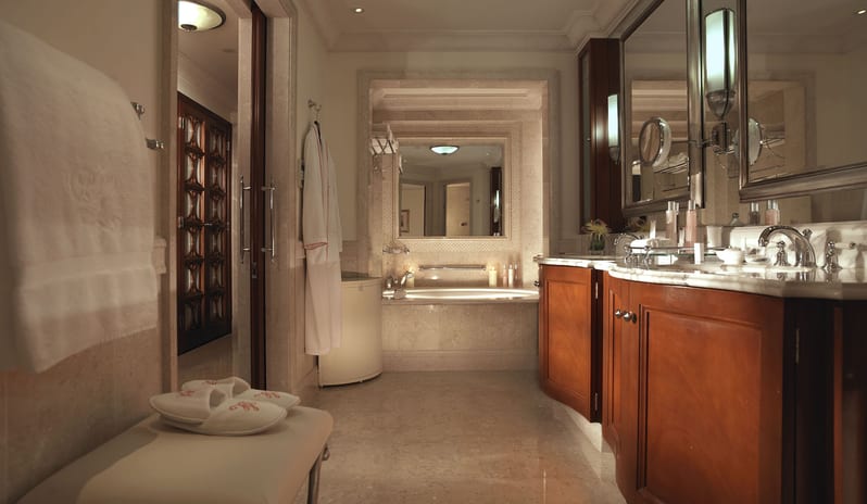 Luxury Ocean Room - Bathroom AH